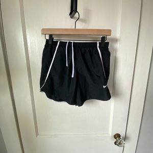Girls - Nike Dri-Fit Shorts - BLACK - SIZE XL